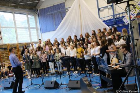 Otroci Osnovne šole Šmartno v Tuhinju z glasbo razpeli jadra (37)